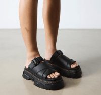 20250425113229_dr_martens_slide_gynaikeia_sandalia_se_mayro_chroma_40900001